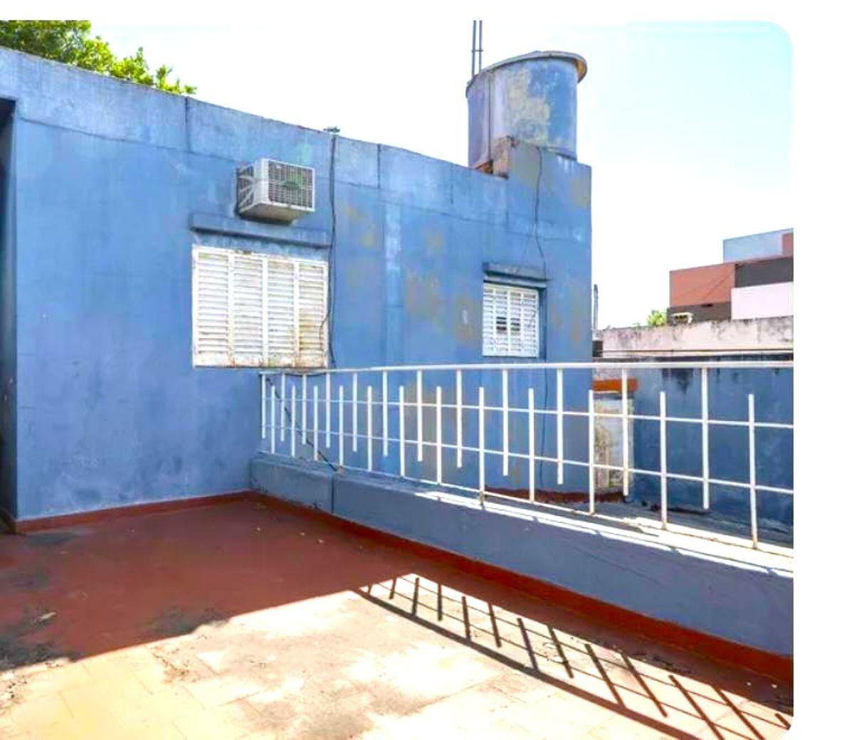 Foto de Venta Casa 5 ambientes con Garaje y amplio parque a Reciclar!!, imagen 2