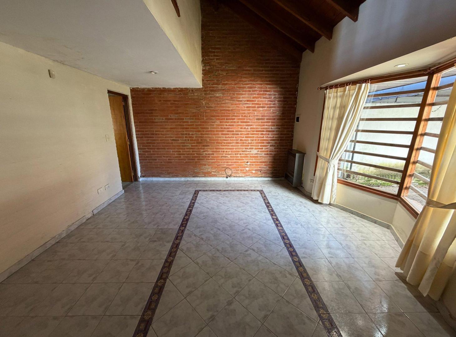 Foto de Casa en Venta en Villa Primera, imagen 2