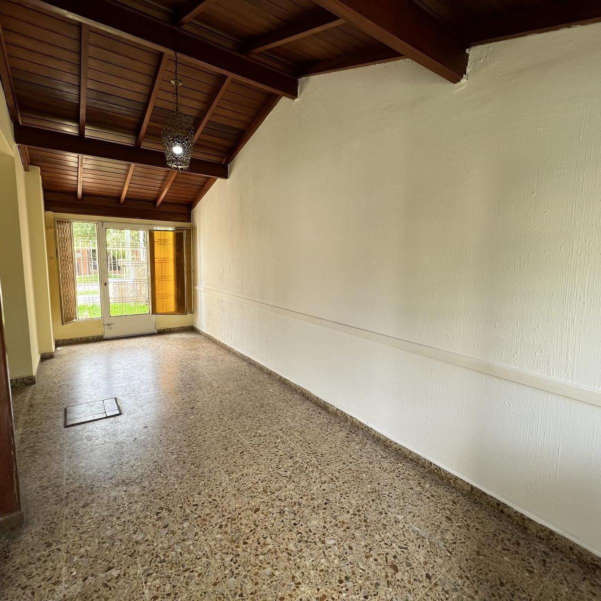 Casa en venta con terreno amplio - Moron