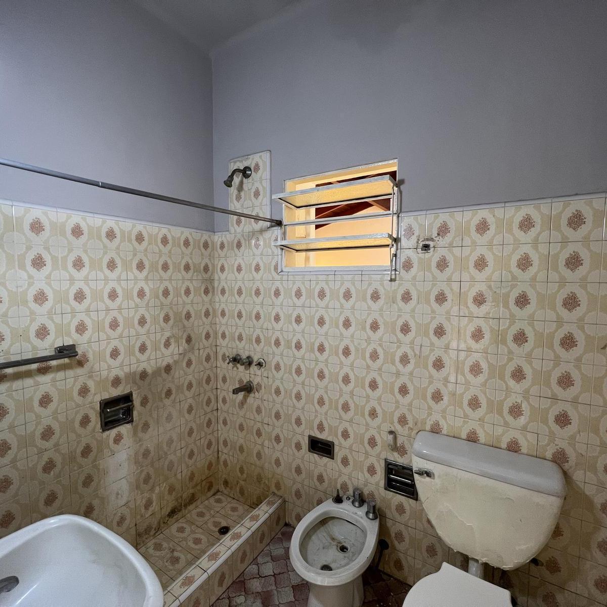 Foto de Casa en venta con terreno amplio - Moron, imagen 5