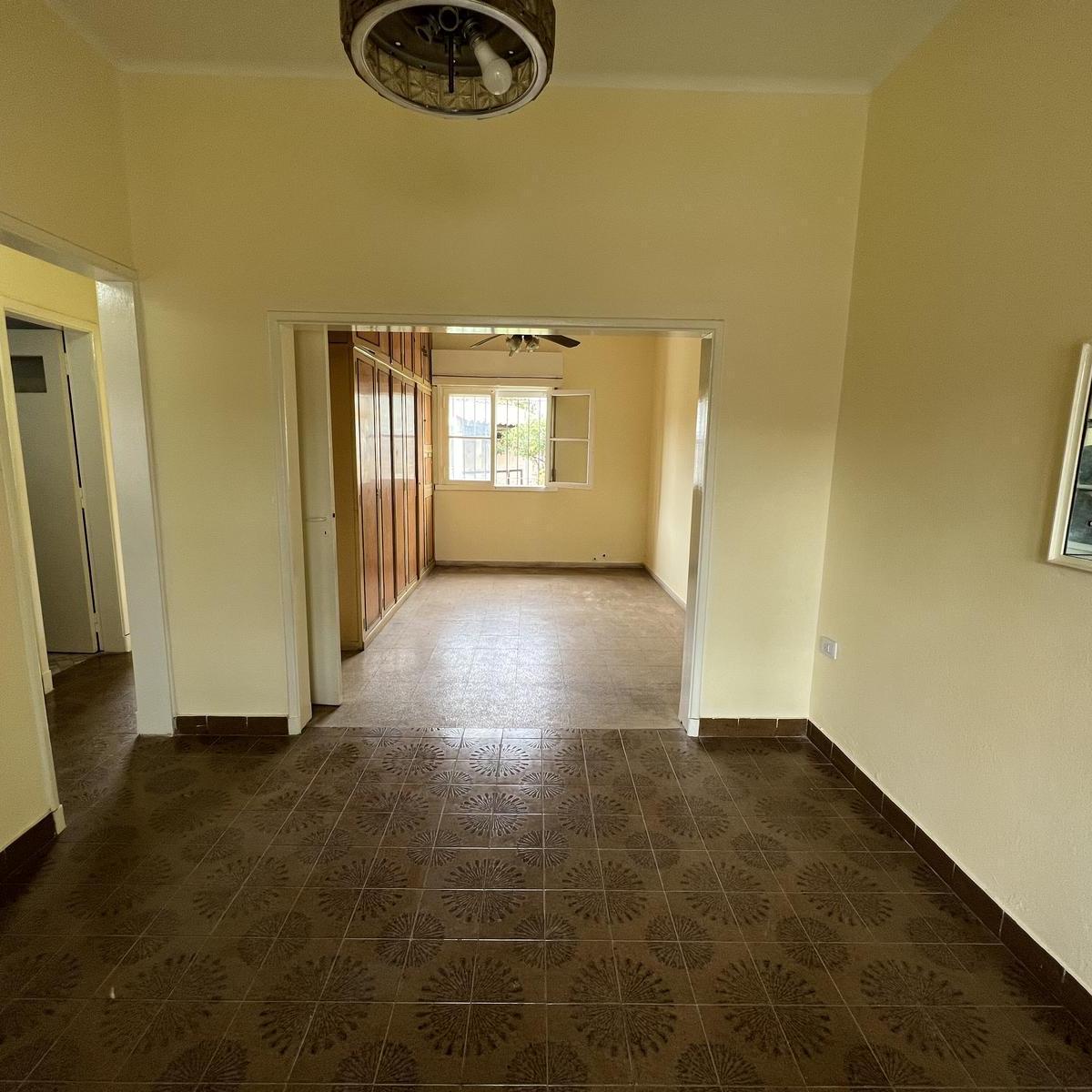 Foto de Casa en venta con terreno amplio - Moron, imagen 3