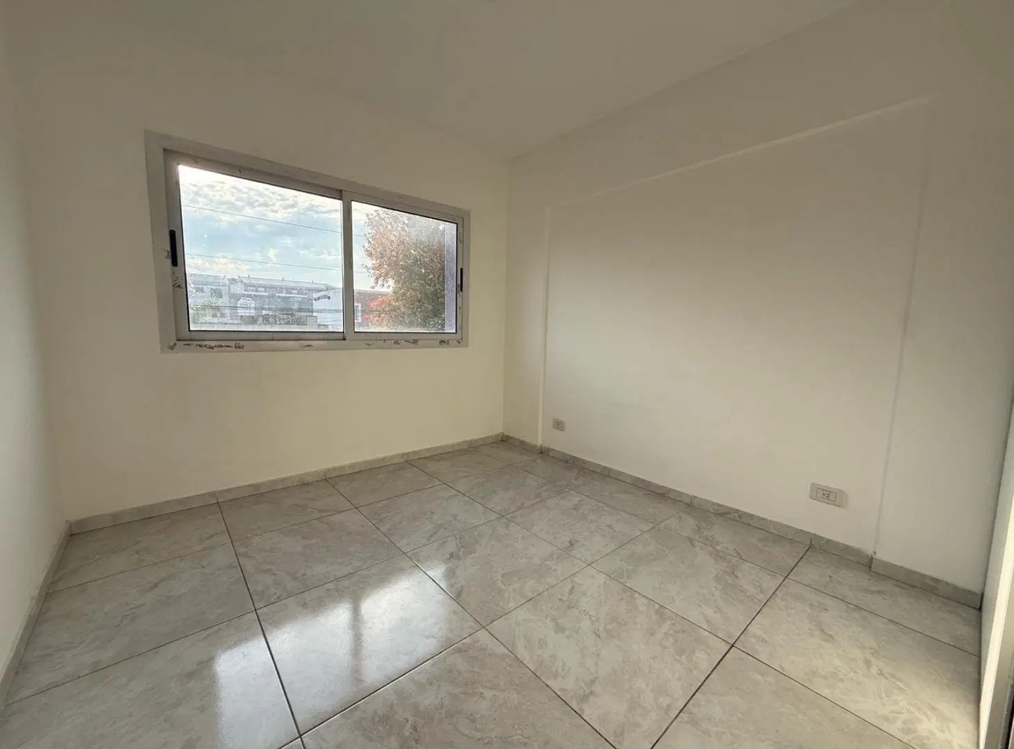 Departamento 2 ambientes en alquiler Moron 3