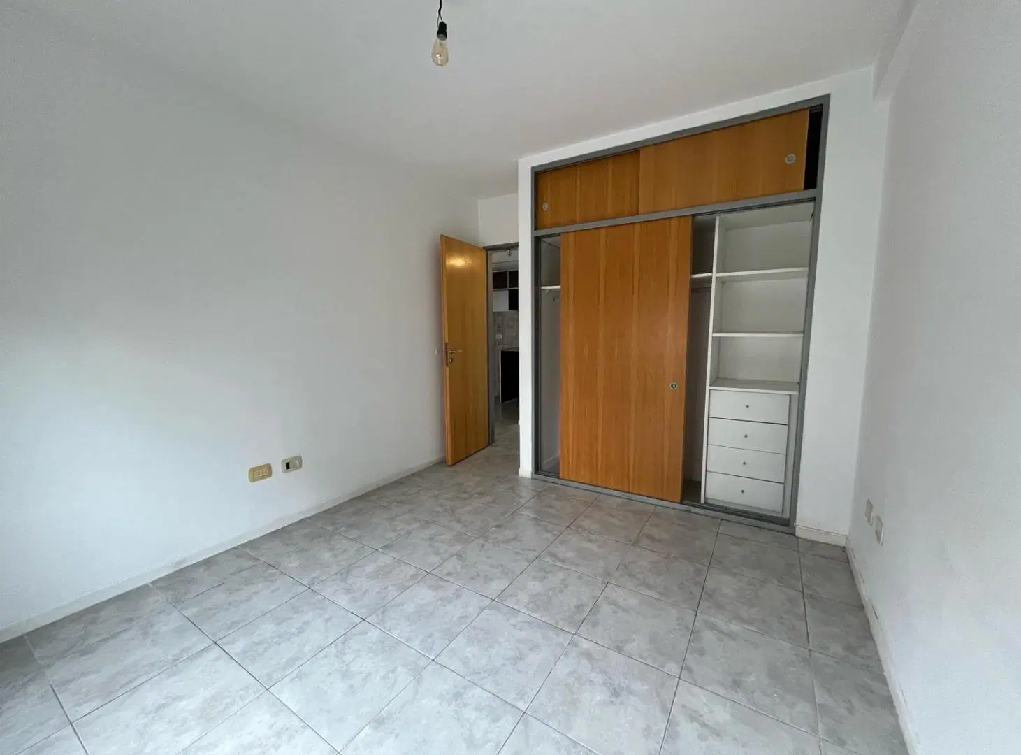 2 ambientes con cochera Departamento en Alquiler - Moron sur 2