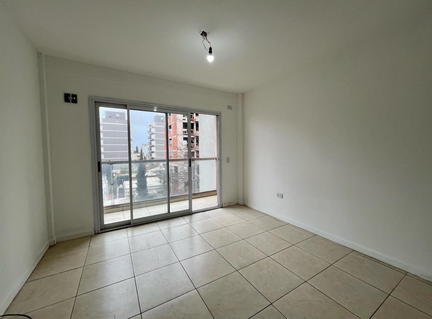 Foto de Departamento en alquiler - Moron Sur, imagen 2