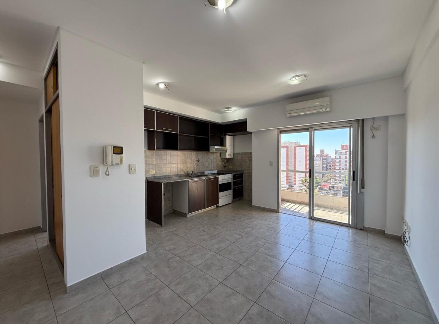 Foto de Departamento 2 ambiente en ALQUILER con balcon - Moron centro, imagen 1