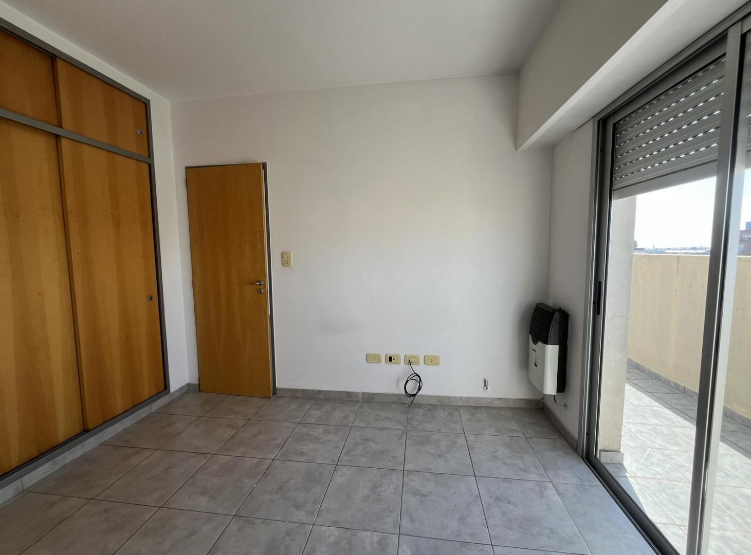 Foto de Departamento 2 ambientes con balcon amplio Moron centro, imagen 3
