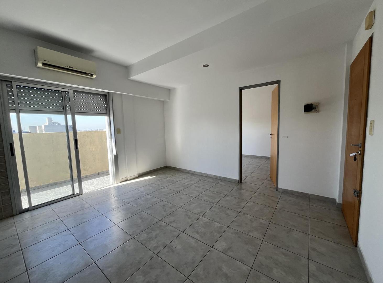 Foto de Departamento 2 ambientes con balcon amplio Moron centro, imagen 1