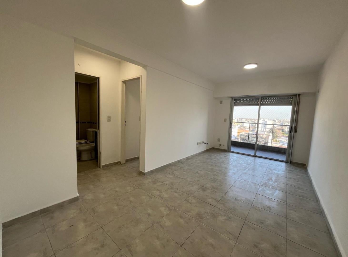 Foto de 2 ambientes cocina separada y cochera alquiler - Moron - departamento, imagen 1