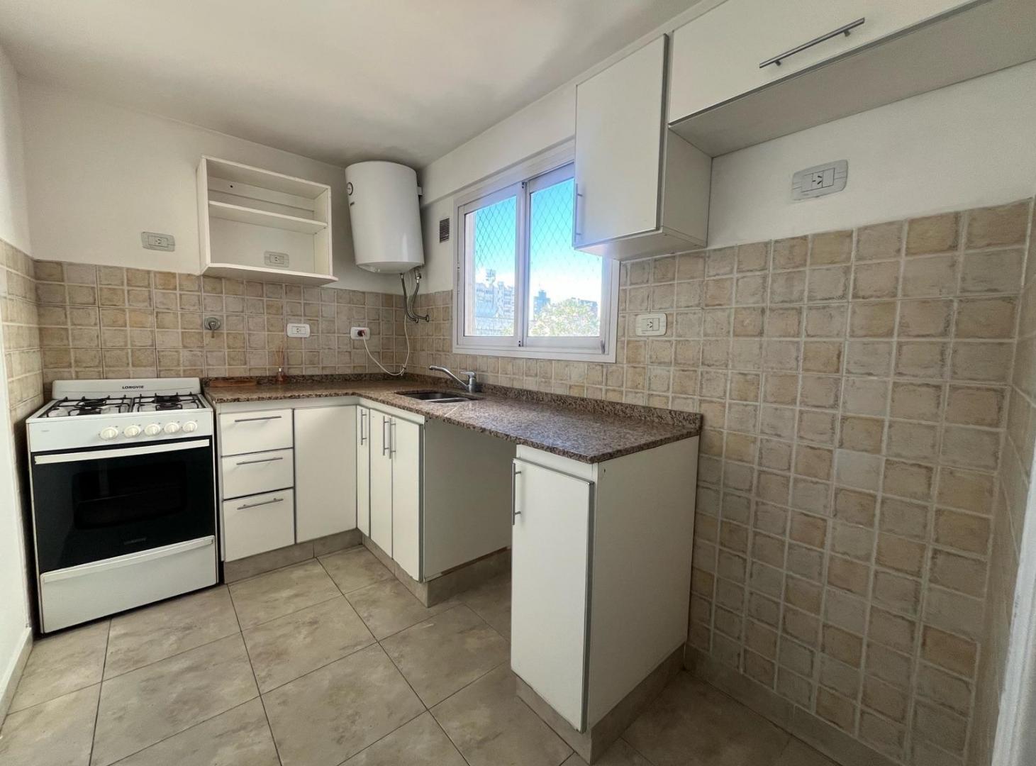 Foto de Departamento en Alquiler 2 AMBIENTES CON COCHERA - Moron, imagen 1