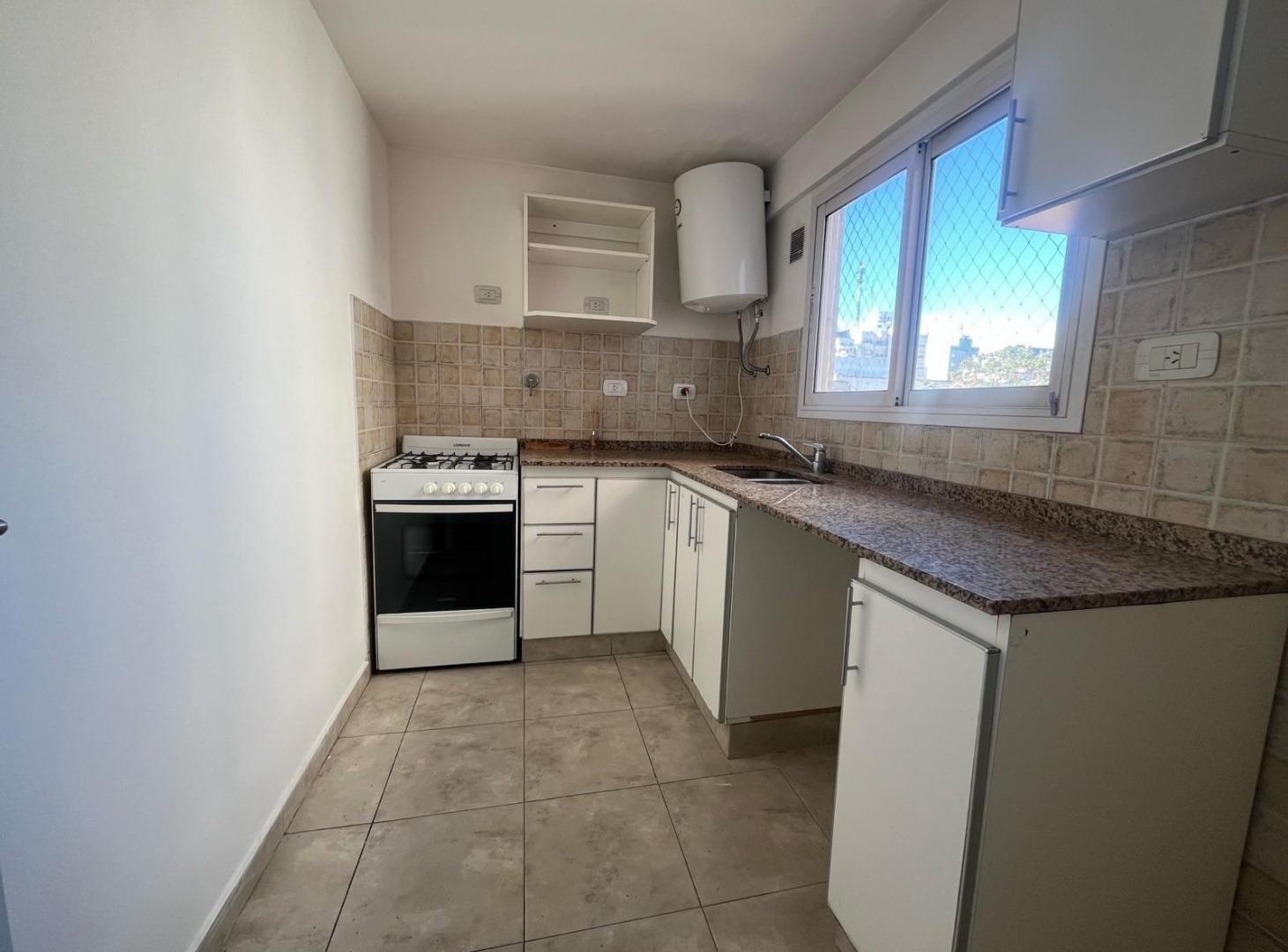 Foto de Departamento en Alquiler 2 AMBIENTES CON COCHERA - Moron, imagen 3