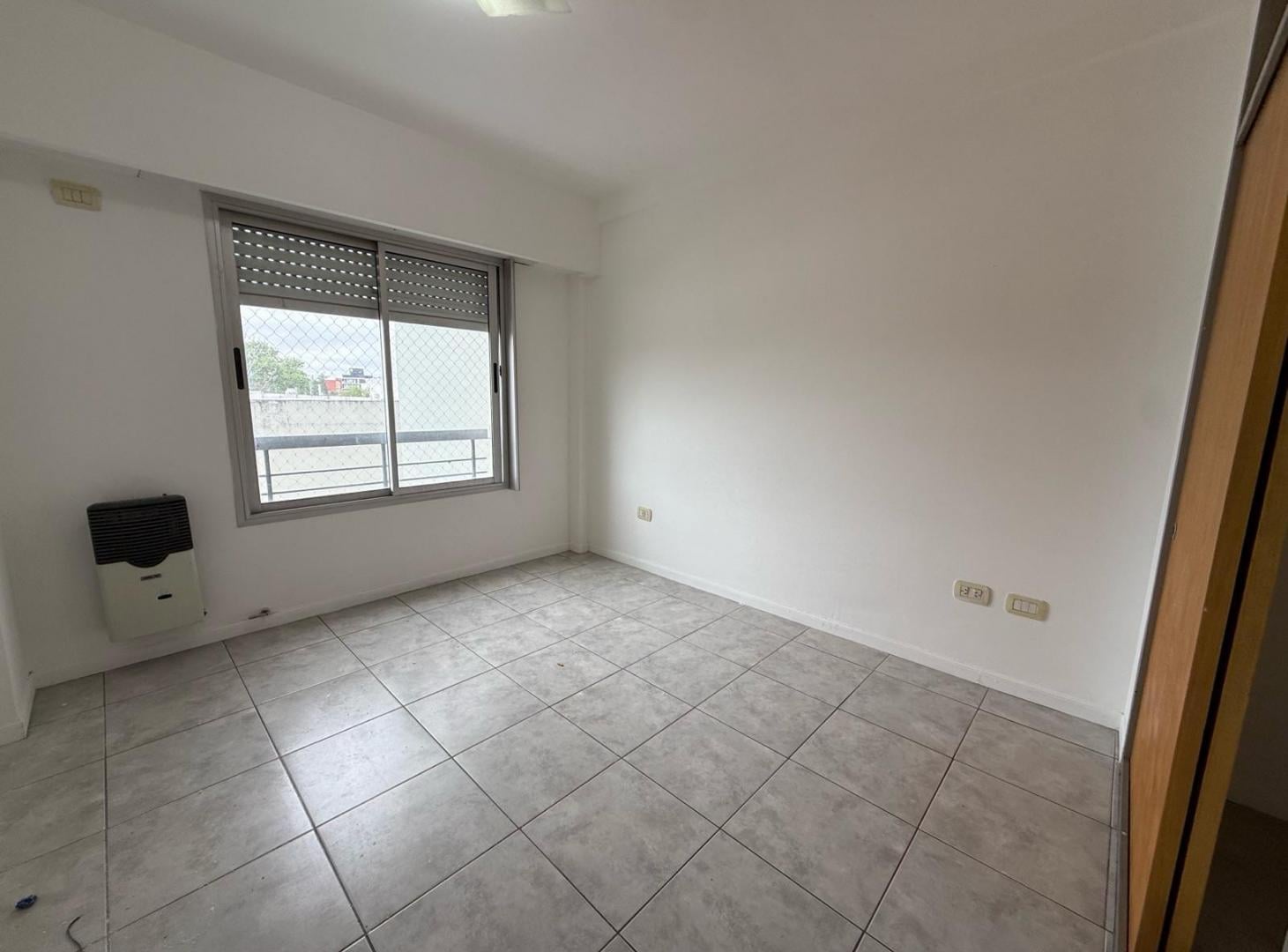 Foto de Departamento 2 AMBIENTES CON AIRE MORÓN Alquiler, imagen 3