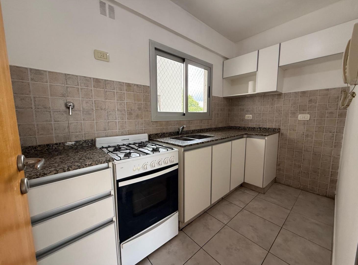 Foto de Departamento 2 ambientes cocina separada castelar, imagen 4