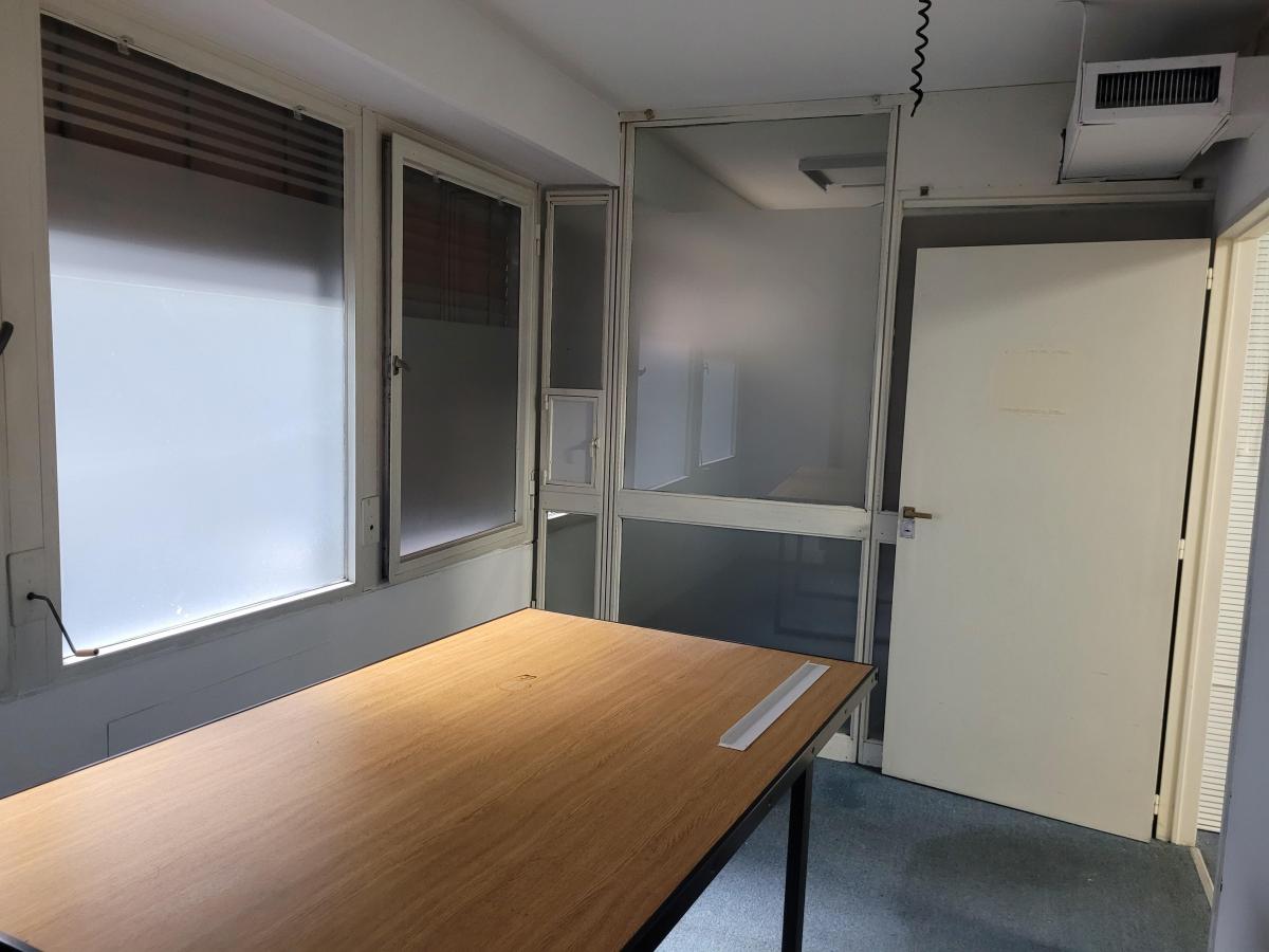 Florida Esq. Rivadavia - Cfte. Ofic 120 m² - Á - Trab + 3desp + 2bños + Coc. a - Ac. Vig. + Coch. Fja. 5