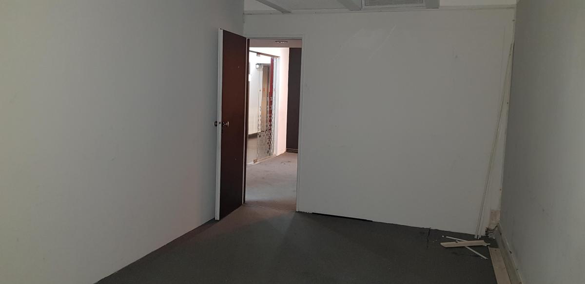 Sarmiento y Dgnal. Norte 1°cfte Ofic 130 m² - Recep. + Á - Trab. + 3desp. Vig + Coch Fja (2) 2