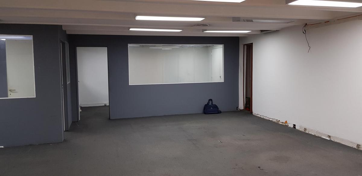 Sarmiento y Dgnal. Norte 1°cfte Ofic 130 m² - Recep. + Á - Trab. + 3desp. Vig + Coch Fja (2) 1