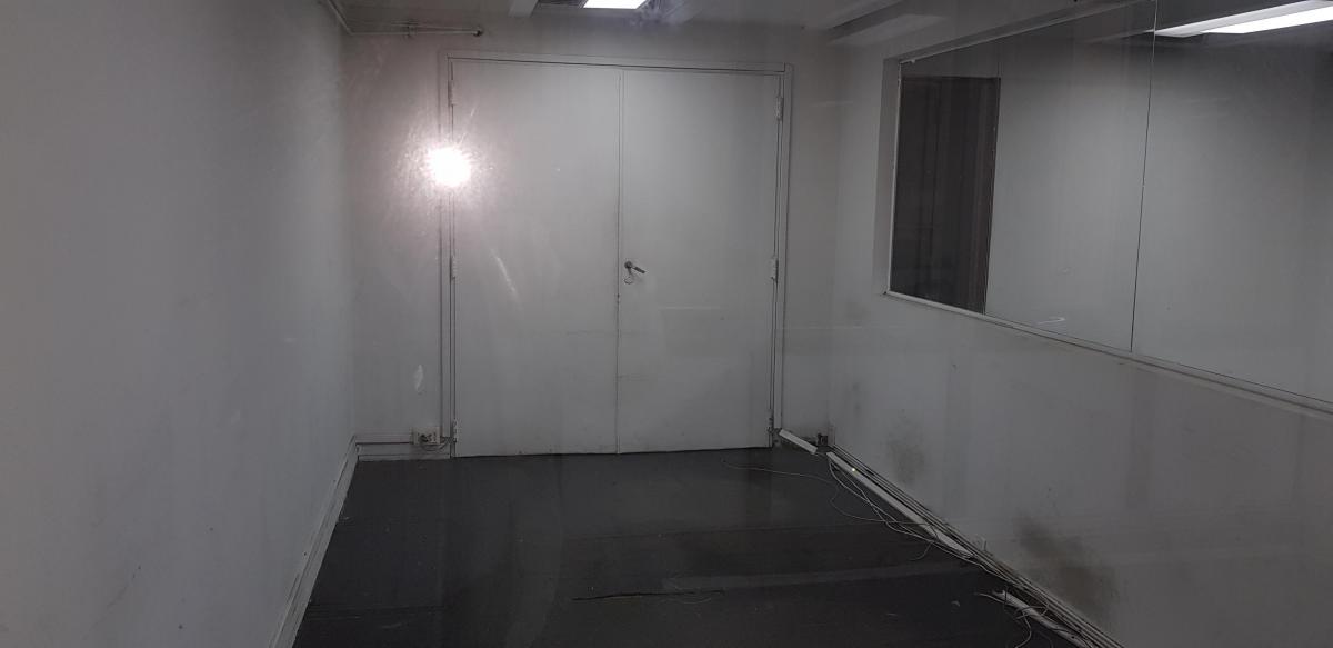 Sarmiento y Dgnal. Norte 1°cfte Ofic 130 m² - Recep. + Á - Trab. + 3desp. Vig + Coch Fja (2) 4