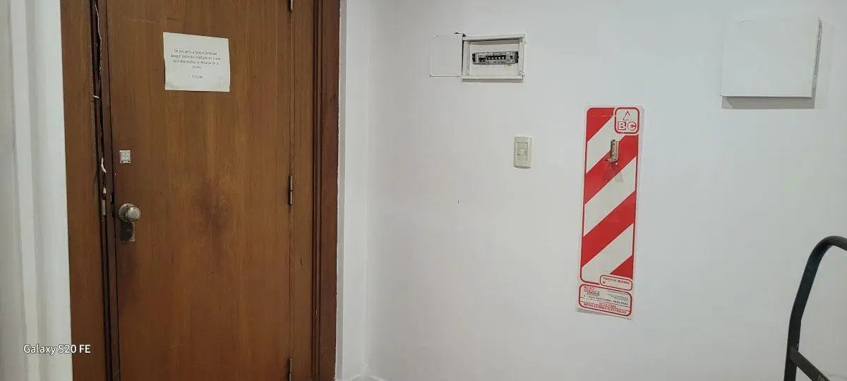 Av Belgrano Y Defensa Oficina Al Fte. 130 M2 Amplia Á - Trab. + 2despachos - 2baños Común A - Ac 1