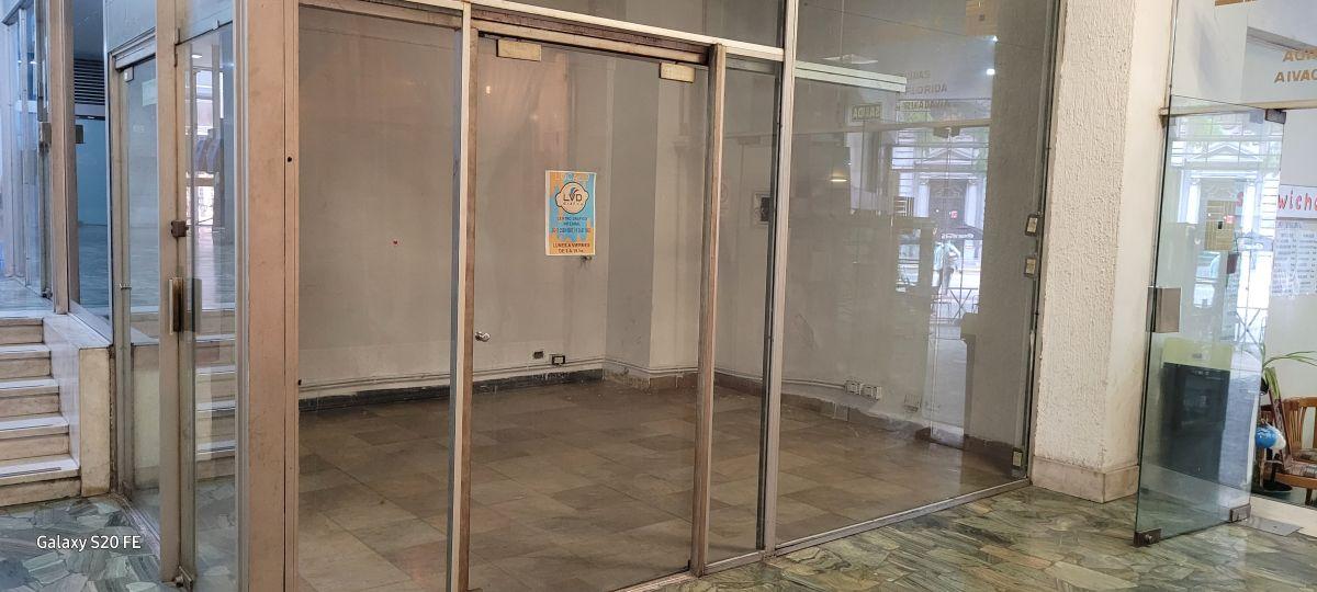 Foto de FLORIDA y Rivadavia -Excelente Local Planta Libre a Dos Vidrieras con, imagen 3