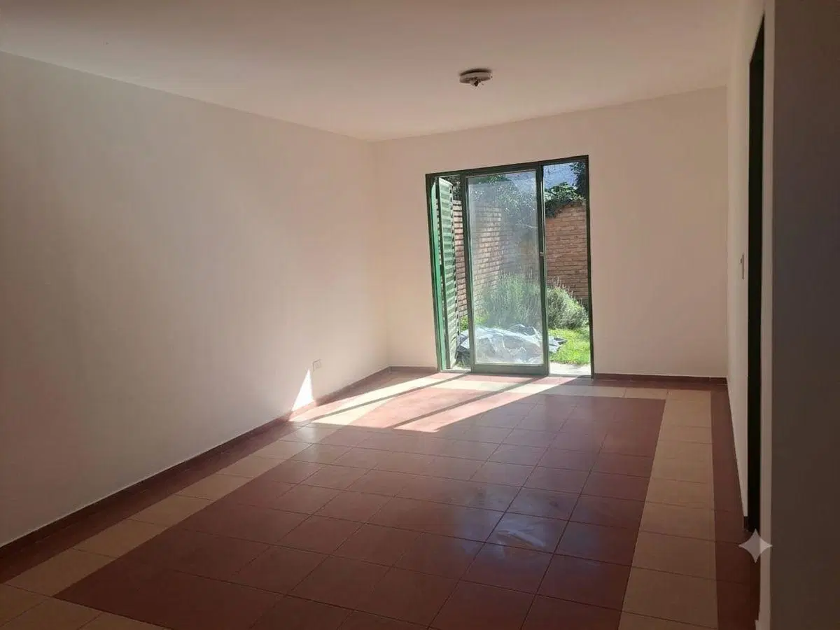 OPORTUNIDAD Alquilo bello dúplex de tres dormitorios a metros de Rafael Nuñez 3