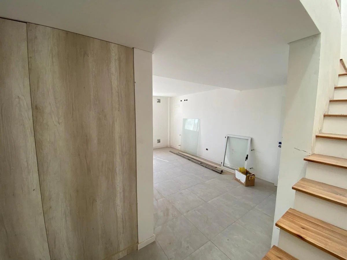 Departamento Tipo Duplex en Venta de 2 Dorm. C/ Cochera en Quinta Sección 3