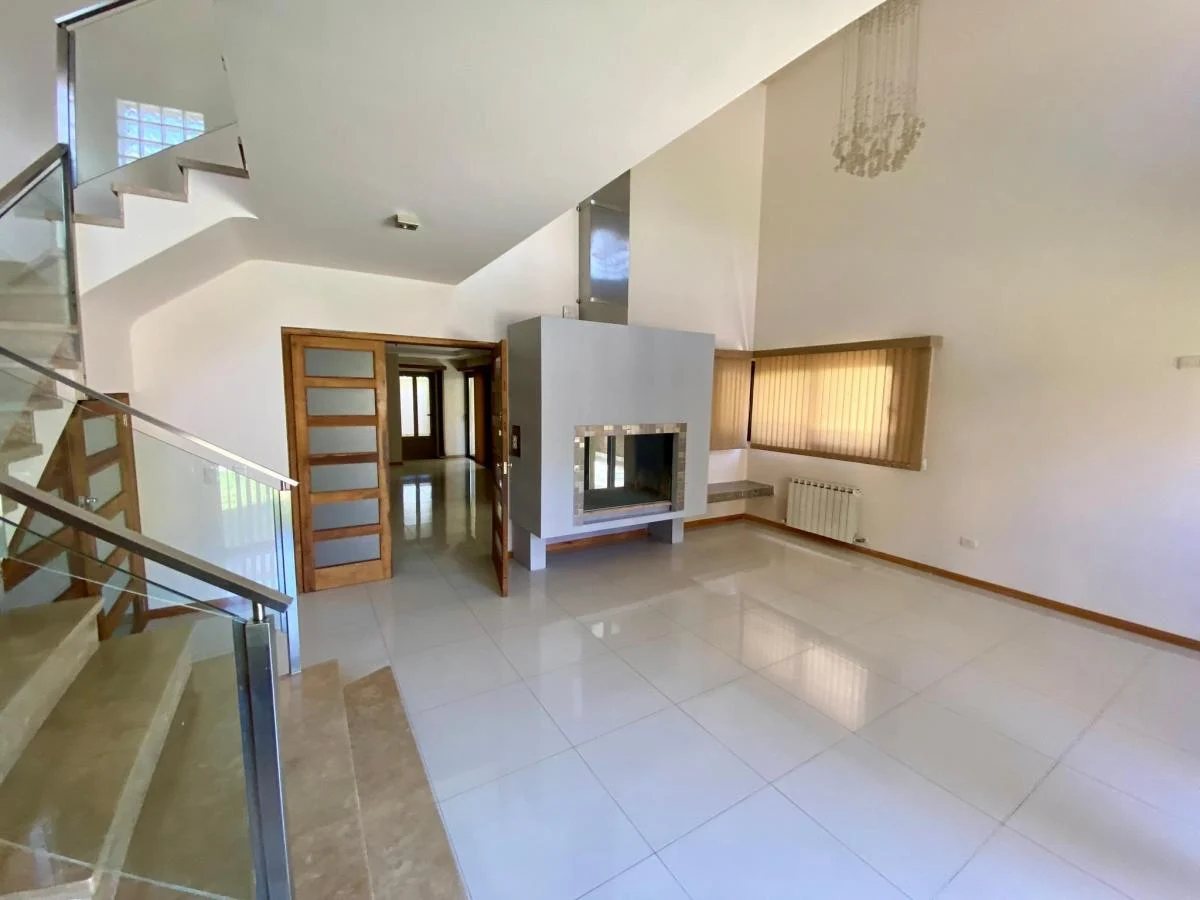 Casa de Diseño en Venta en Barrio La Bajada Guaymallen 4