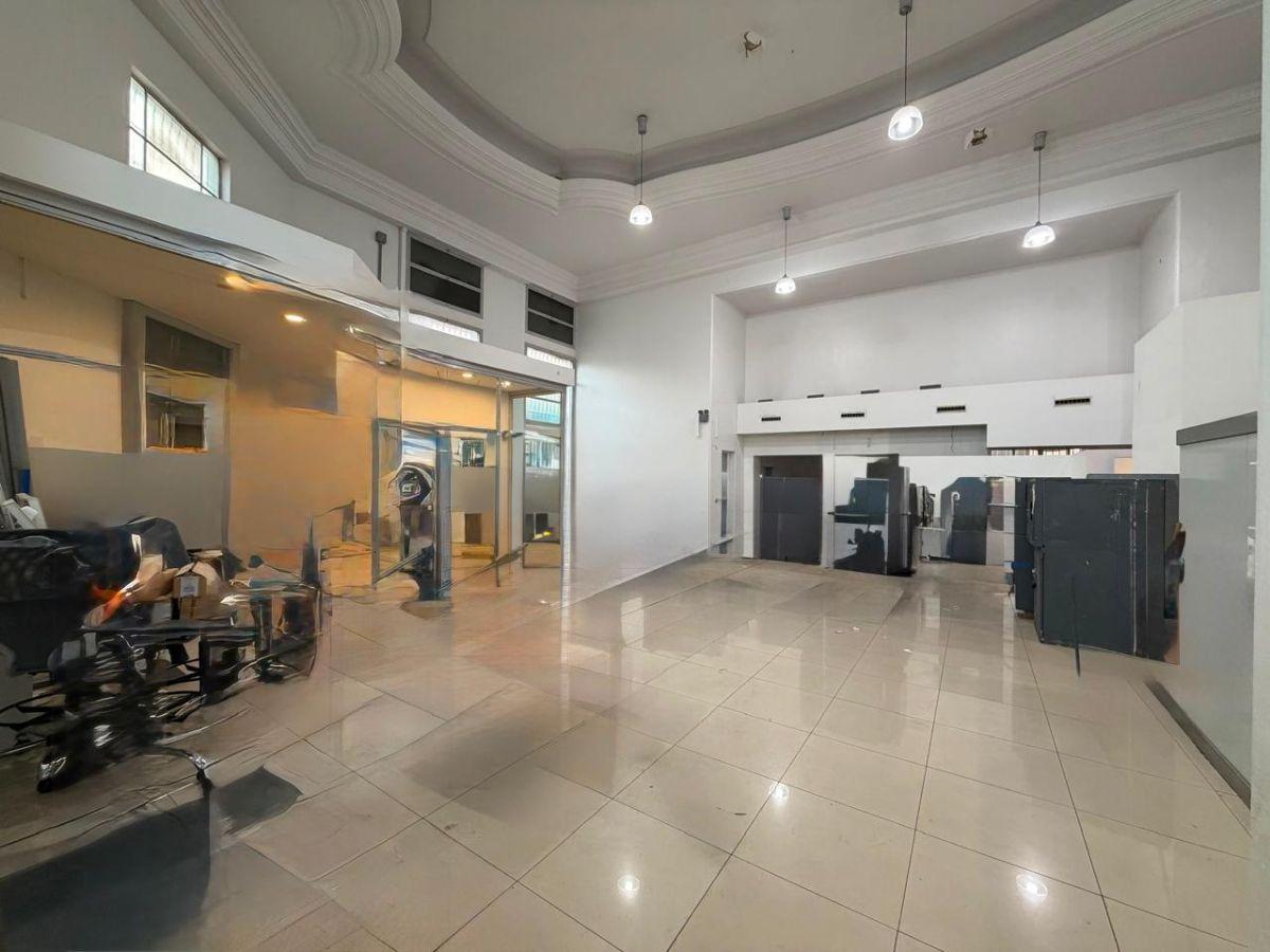 Foto de IMPONENTE SALON EN GODOY CRUZ, imagen 2