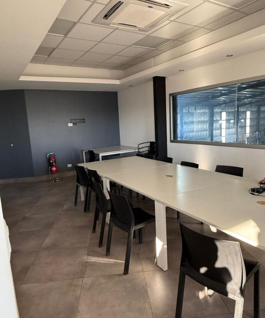 Foto de Imponente Nave industrial, imagen 2