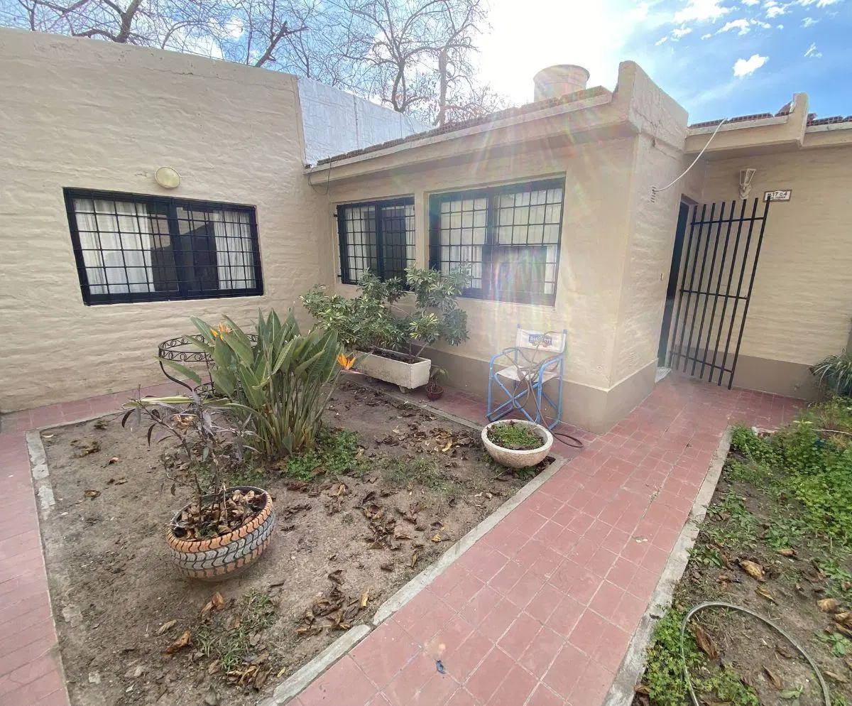 Hermosa Casa en venta en Barrio Cementista II 2