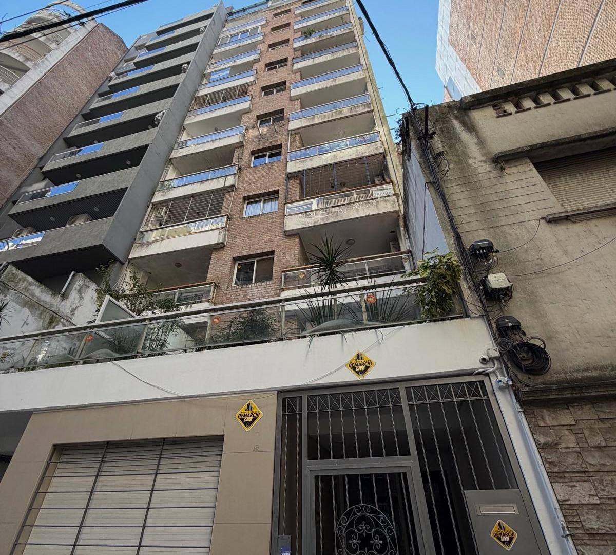 Venta departamento de 3 dormitorios piso exclusivo con cochera en Zona Río
