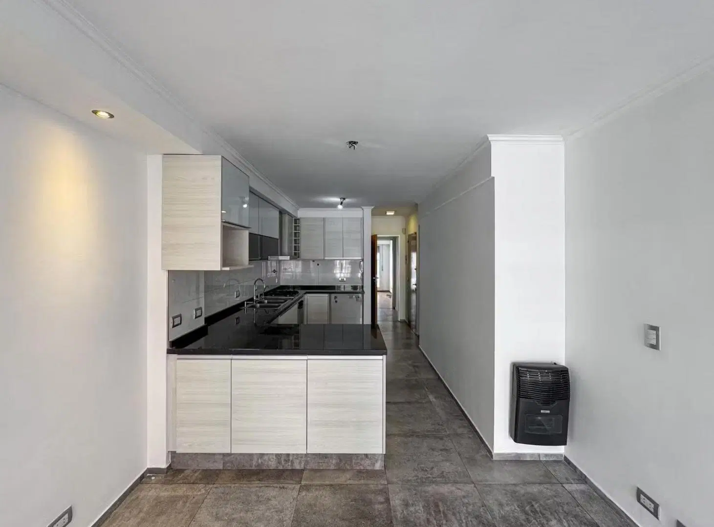 Venta departamento de 3 dormitorios piso exclusivo con cochera en Zona Río 3