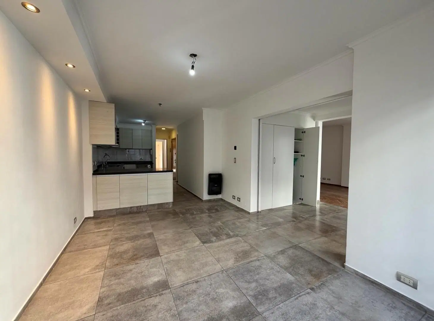 Venta departamento de 3 dormitorios piso exclusivo con cochera en Zona Río 2