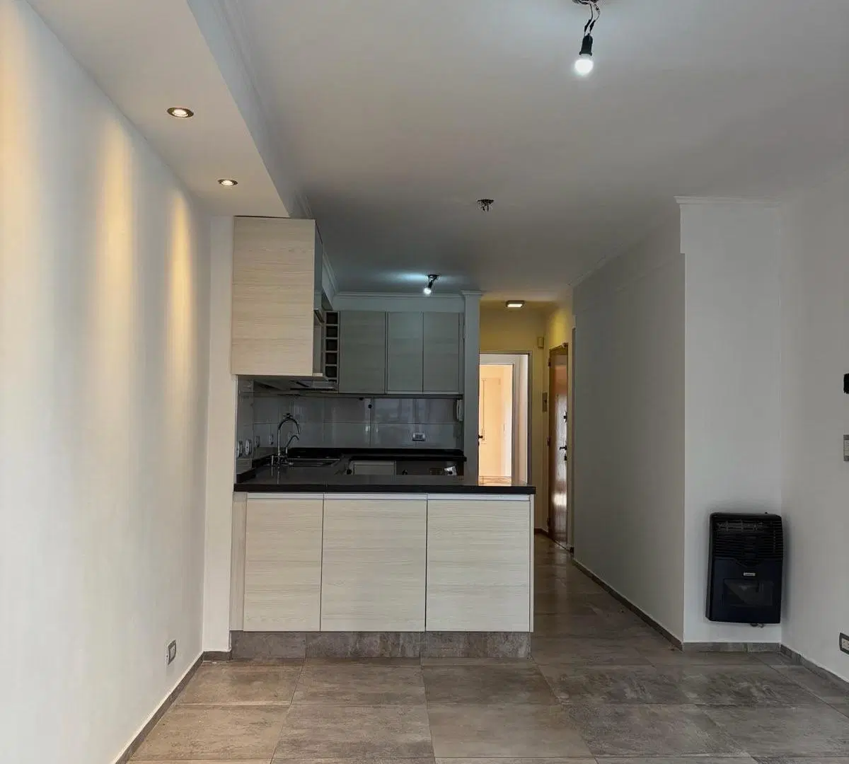 Venta departamento de 3 dormitorios piso exclusivo con cochera en Zona Río 5