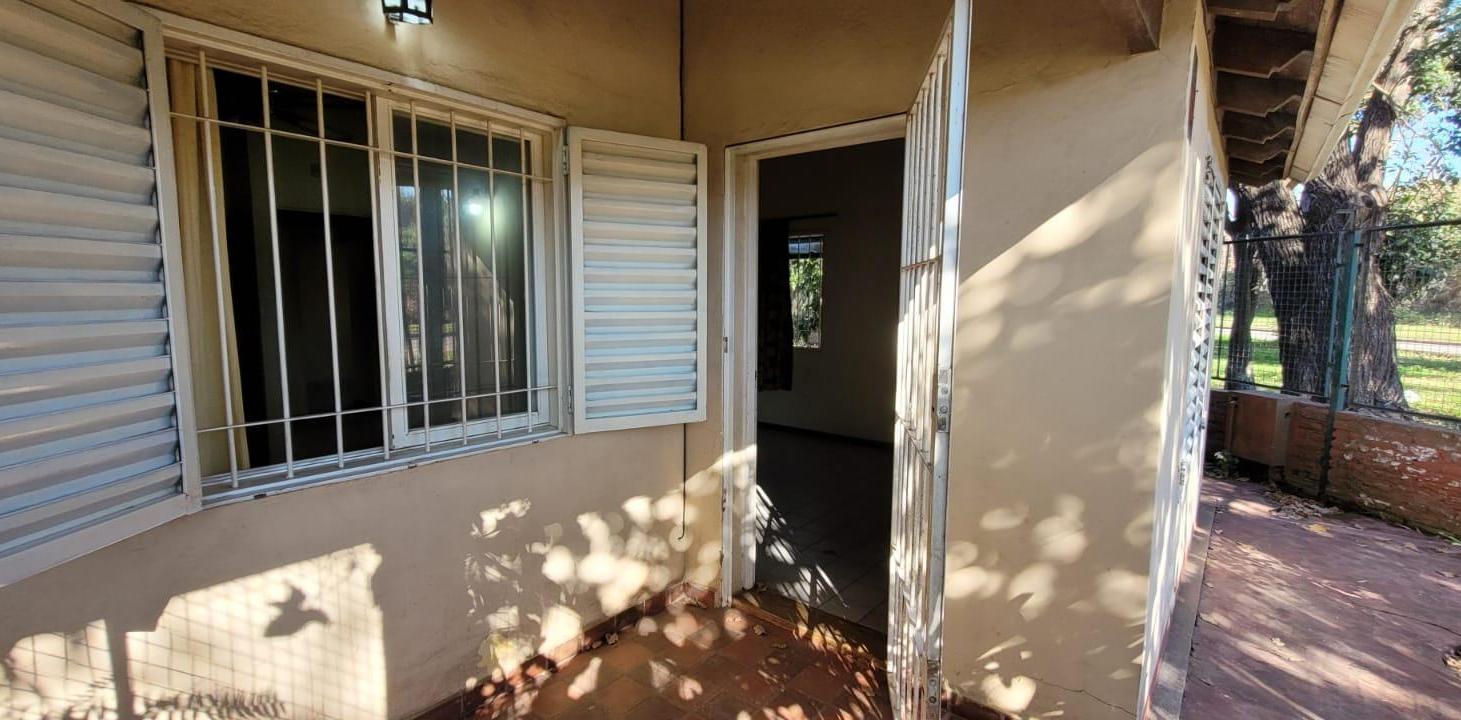 Foto de Venta casa 2 dormitorios en barrio Las Tejas calle 13 Granadero, imagen 2