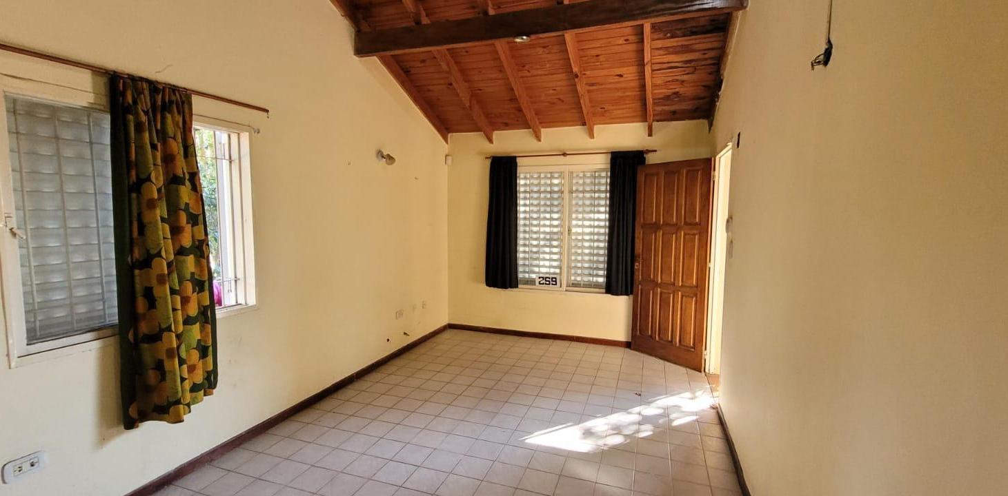 Foto de Venta casa 2 dormitorios en barrio Las Tejas calle 13 Granadero, imagen 3