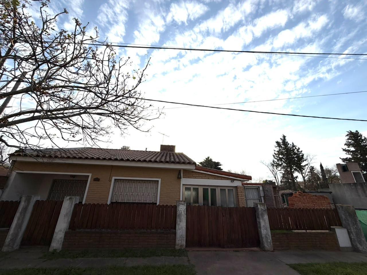Foto de Venta casa 3 dormitorios Los Gladiolos al 1800 Funes, imagen 1