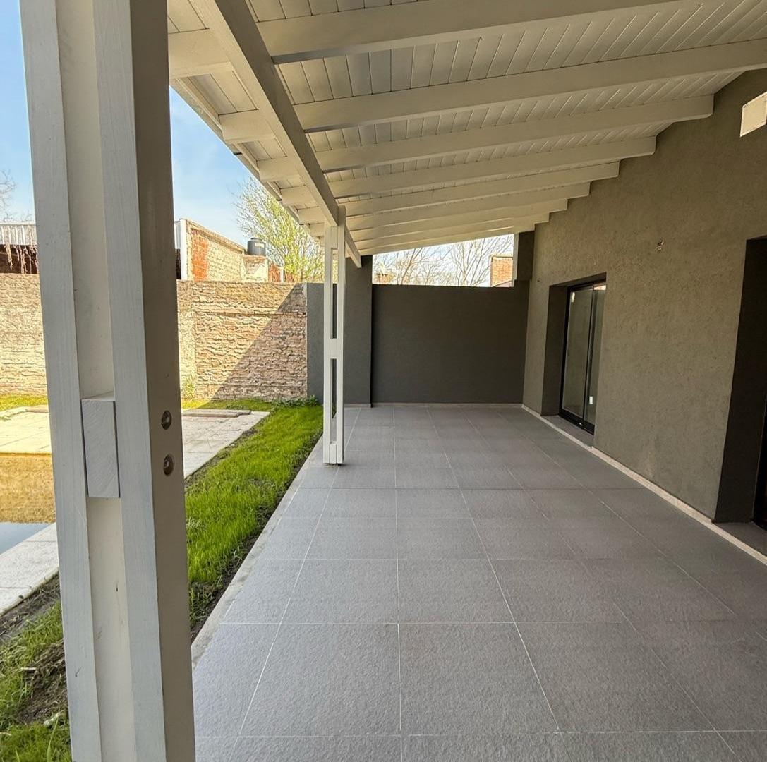 Foto de Casa 2 Hab, 2 Baños, Pileta, Angelome 1217 - Funes Centro., imagen 1