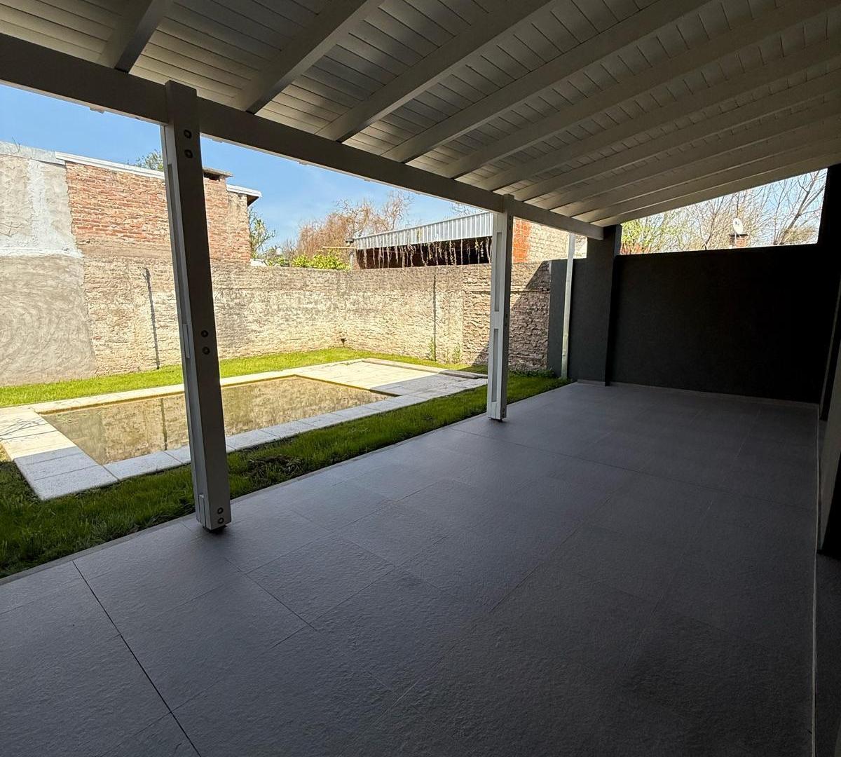 Foto de Casa 2 Hab, 2 Baños, Pileta, Angelome 1217 - Funes Centro., imagen 2