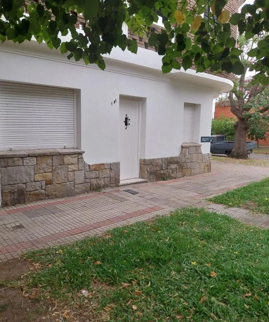 CASA EN EXCELENTE UBICACIÓN 2