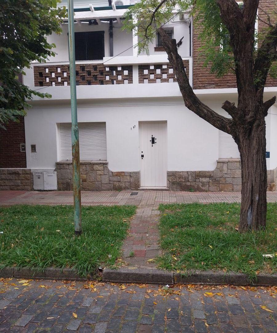 CASA EN EXCELENTE UBICACIÓN