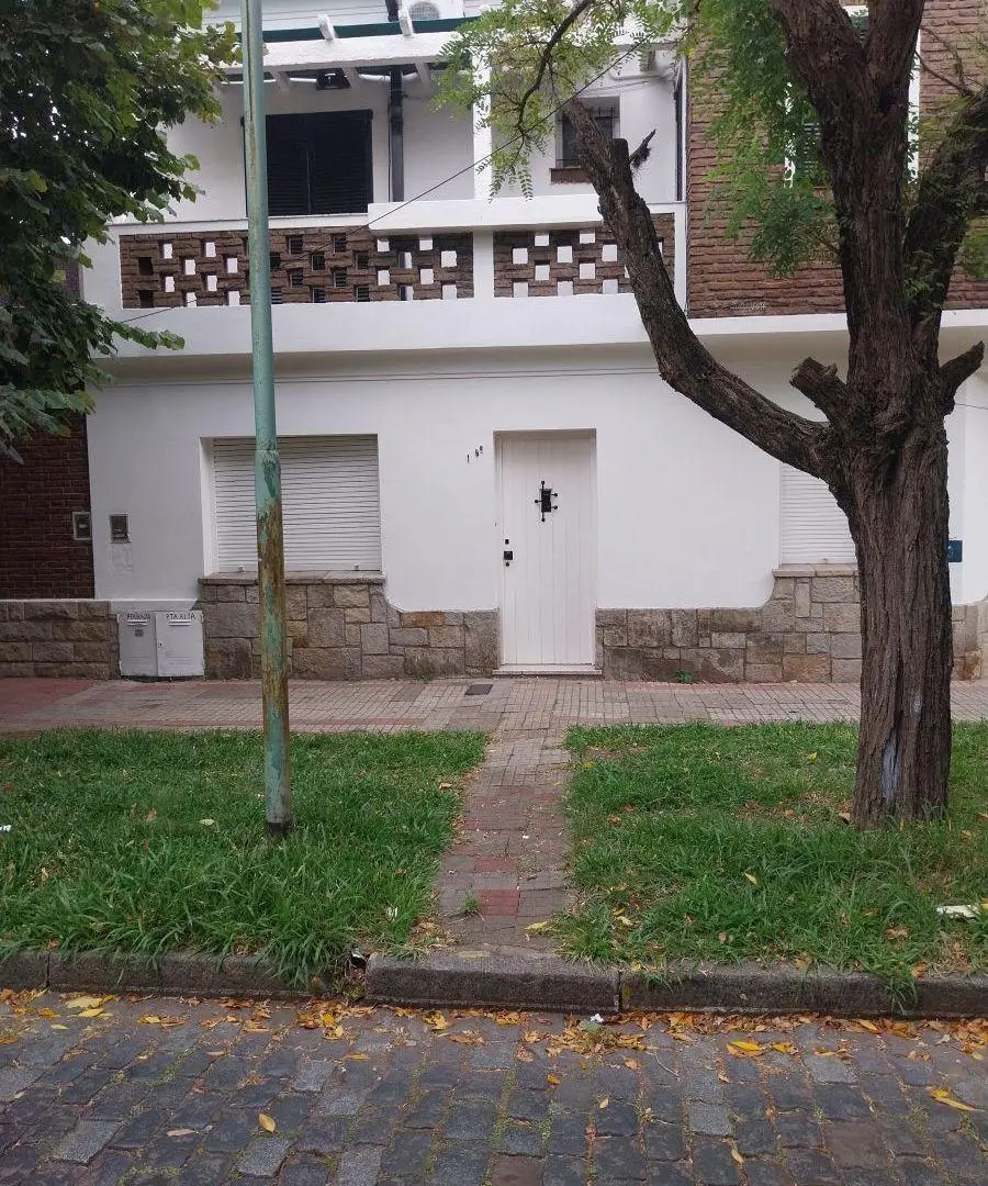 CASA EN EXCELENTE UBICACIÓN 1