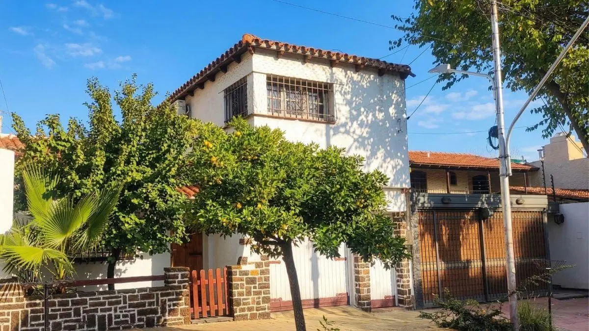 Quinta Sección. Calle Vicente Gil 600. Cercanía Parque San Martín. A reciclar: cocina y baños. 5