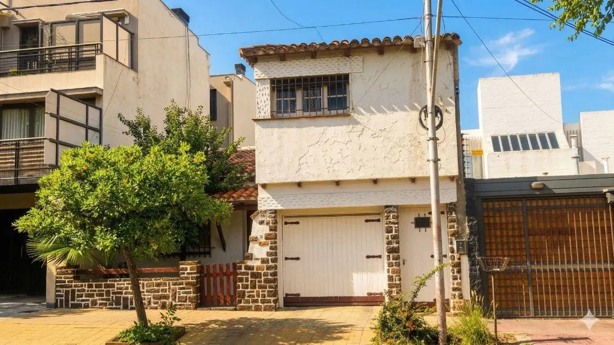 Quinta Sección. Calle Vicente Gil 600. Cercanía Parque San Martín. A reciclar: cocina y baños. 2