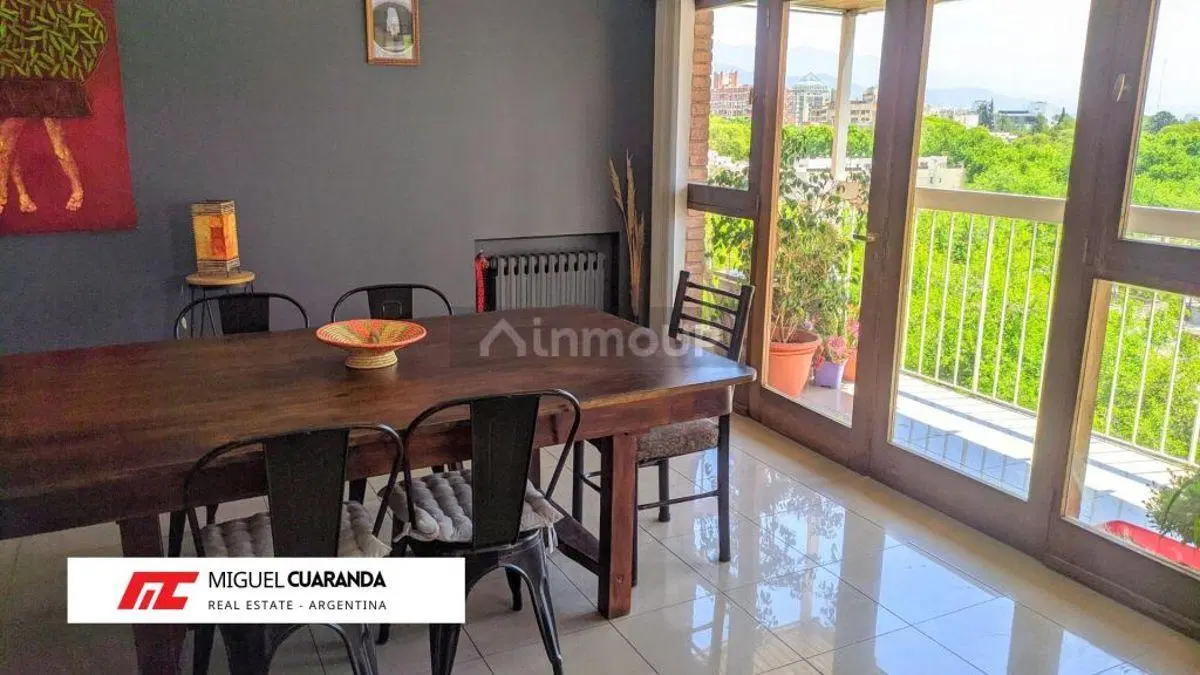 Penthouse. Plaza España . 179 m2 cubiertos , 60 m2 Balcón. 4 dormitorios, 3 baños. 3 cocheras. 3