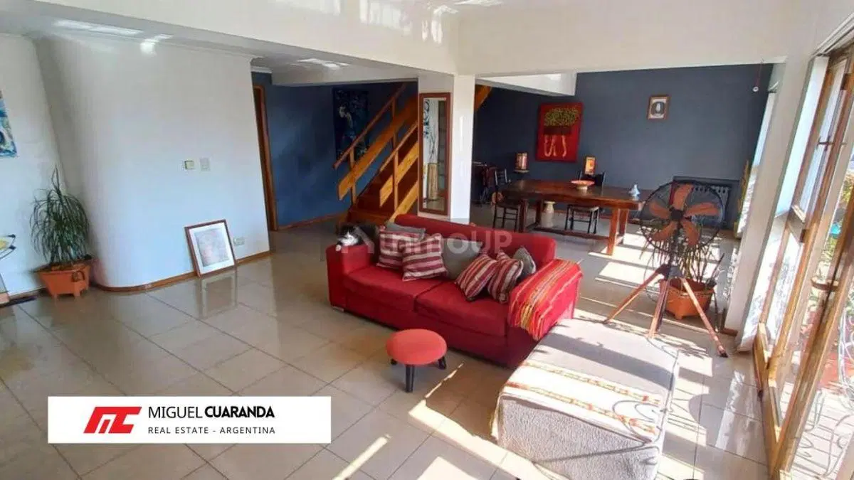 Penthouse. Plaza España . 179 m2 cubiertos , 60 m2 Balcón. 4 dormitorios, 3 baños. 3 cocheras. 5