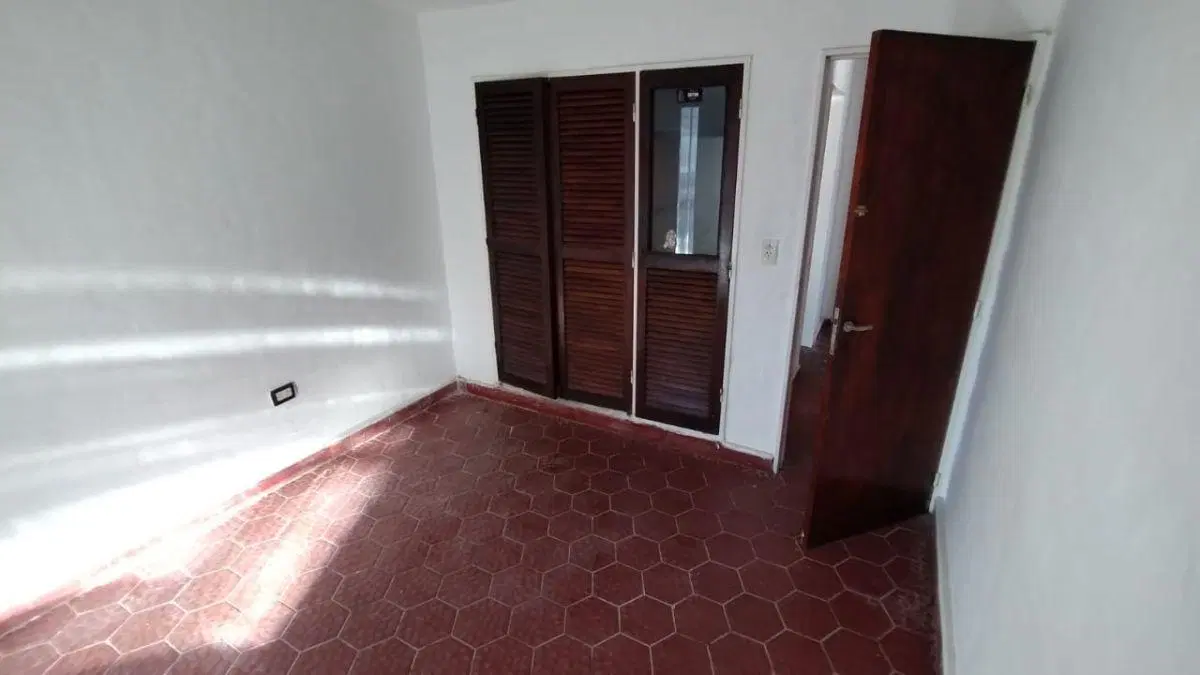 Mariano Balcarce. casita de dos dormitorios, zona excelente!! proximo a ruta 20 4