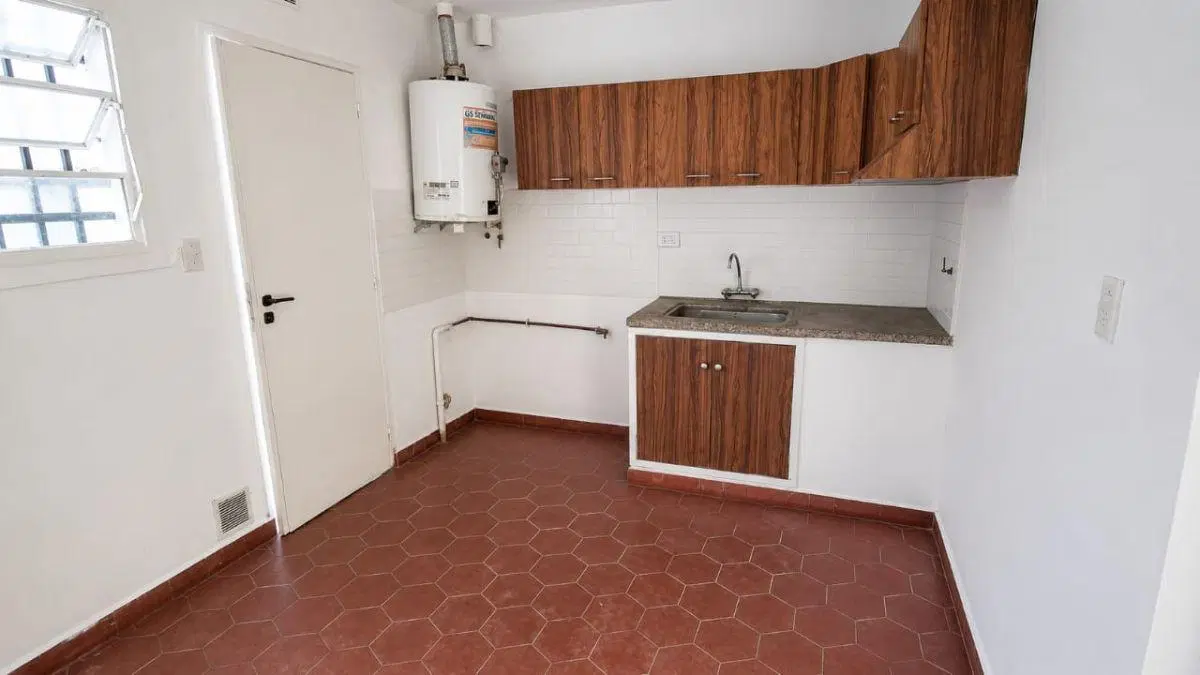 Mariano Balcarce. casita de dos dormitorios, zona excelente!! proximo a ruta 20 2