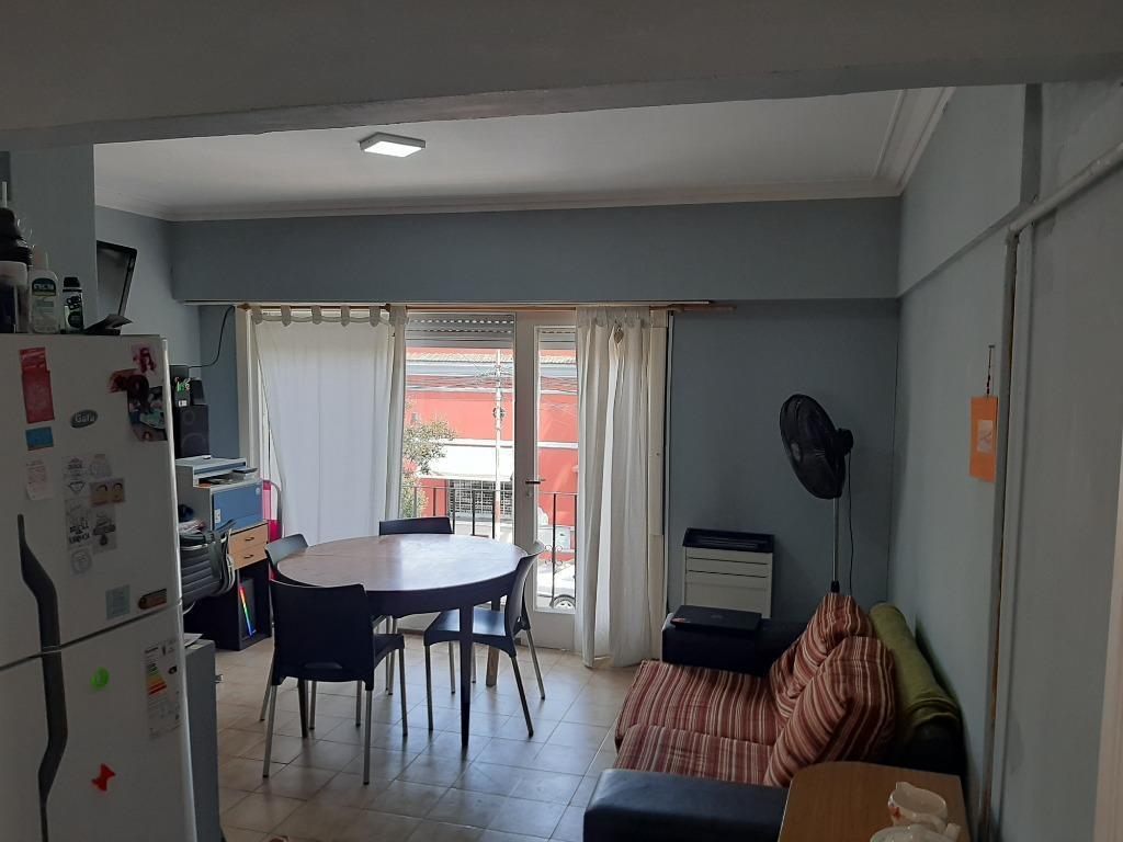 Edificio con 2 Locales y 4 Deptos 3 Amb. Excelente Ubicacion 2