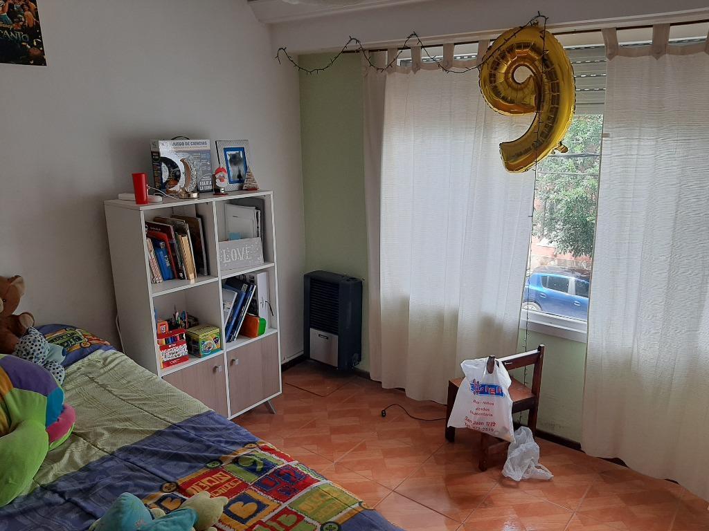 Edificio con 2 Locales y 4 Deptos 3 Amb. Excelente Ubicacion 3