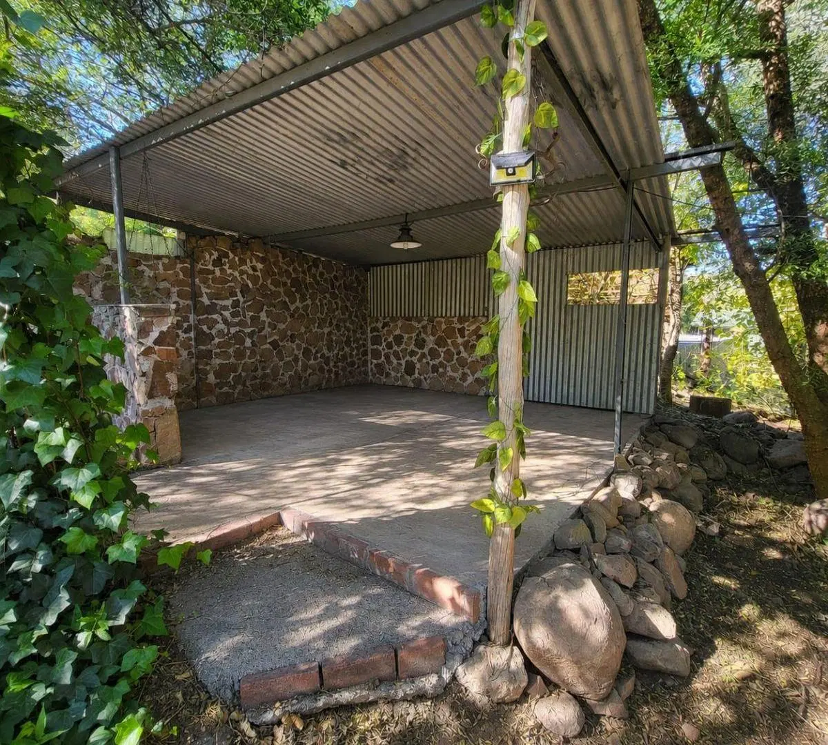 CASA CON PILETA Y PARQUE EN AGUA DE ORO 2