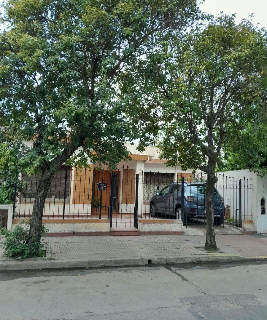 Foto de CASA EN VTA 2 DORMITORIO/PATIO EN VILLA CABRERA, imagen 1